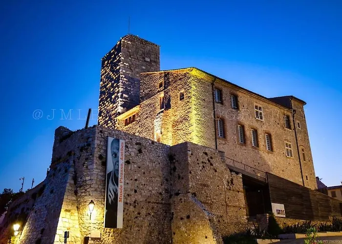 Vieille - Centre Historique&plage